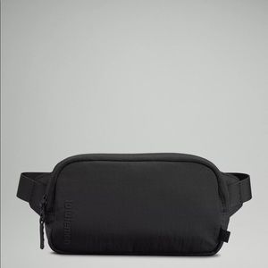 Lululemon mini belt bag black NWT